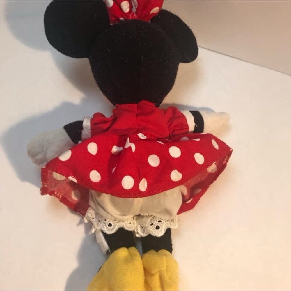 Minnie Mouse - Picture 2 of 5